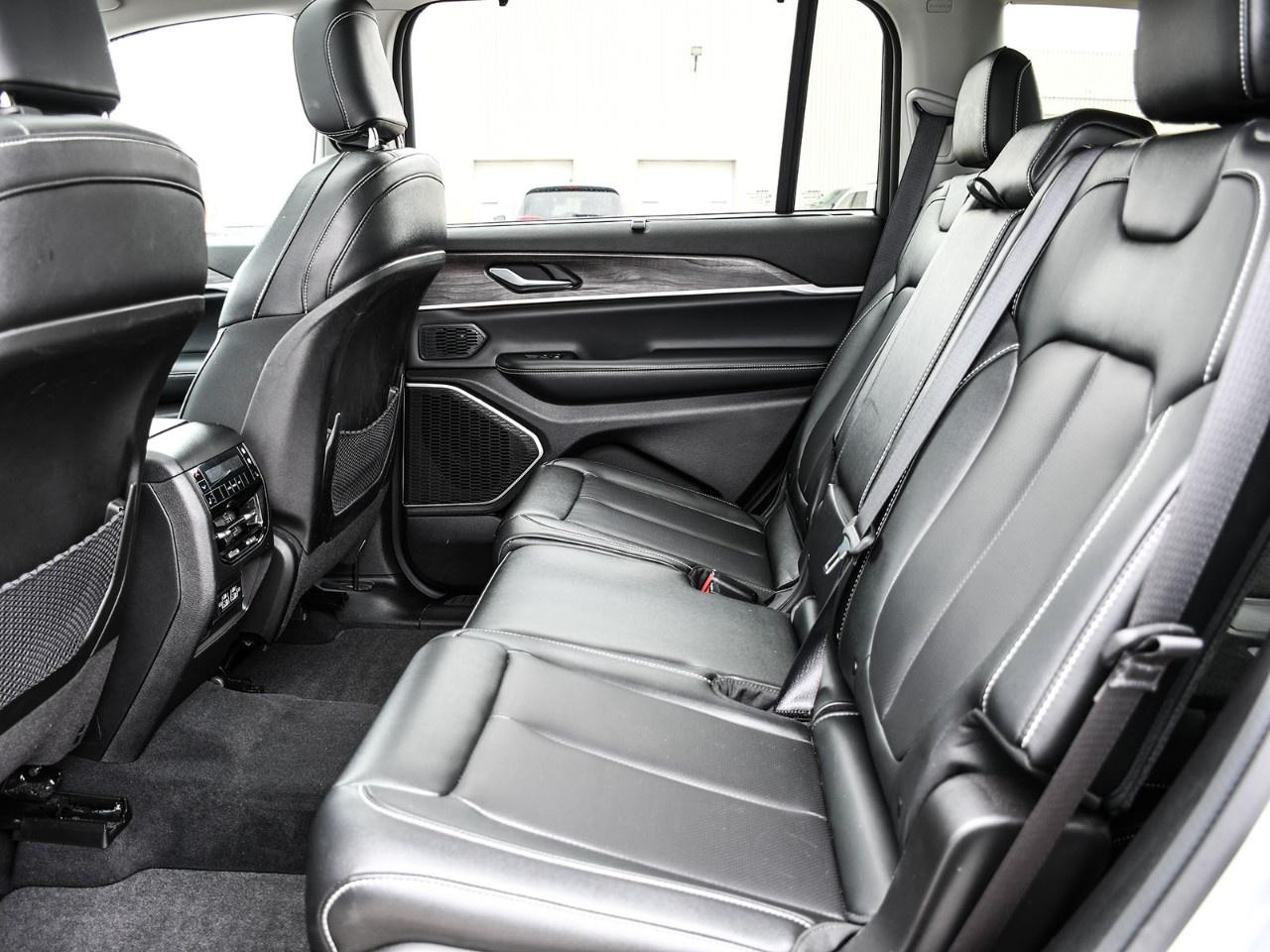 2024 Jeep Grand Cherokee L Limited 4x4 Photo