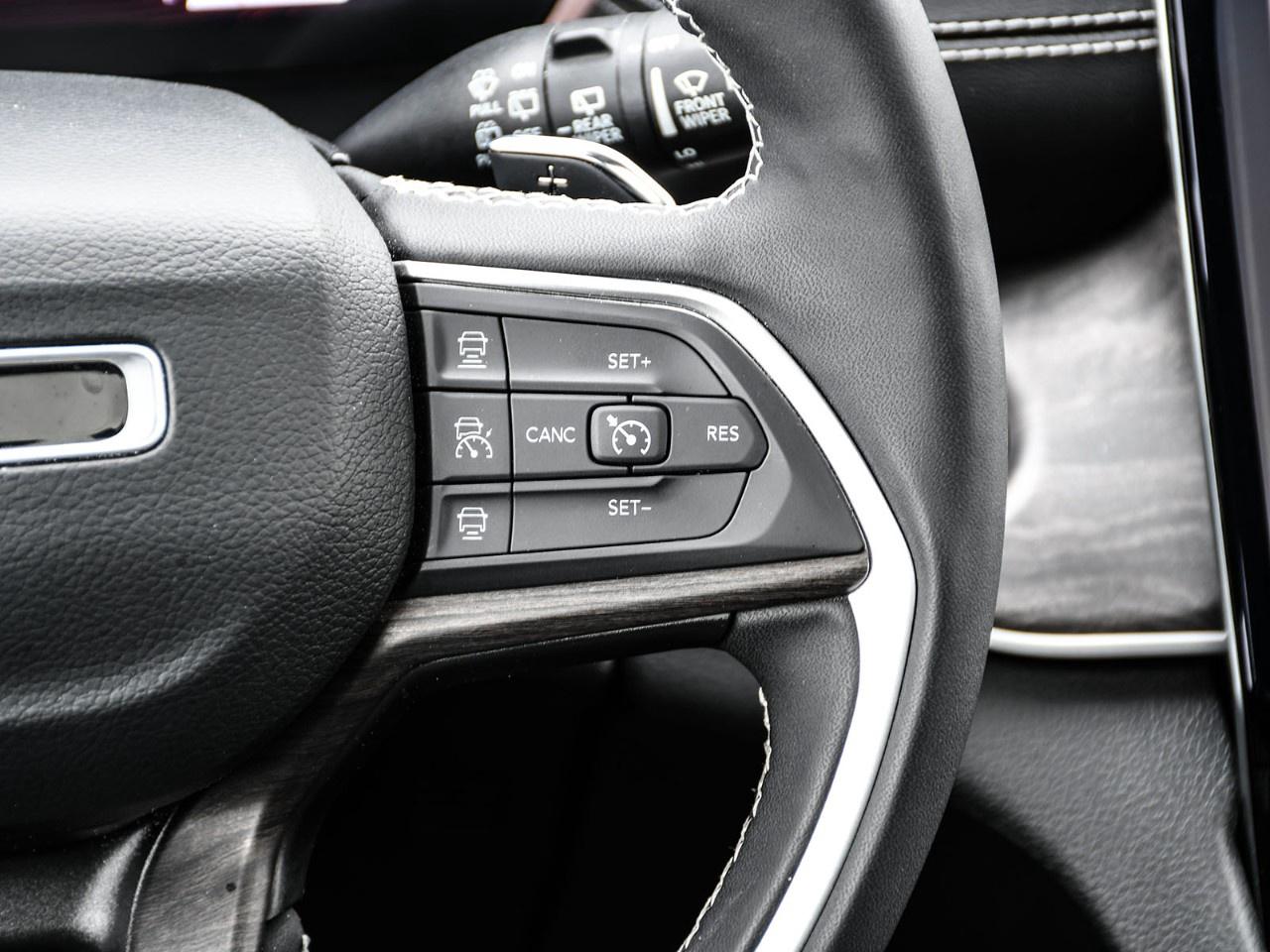 2024 Jeep Grand Cherokee L Limited 4x4 Photo