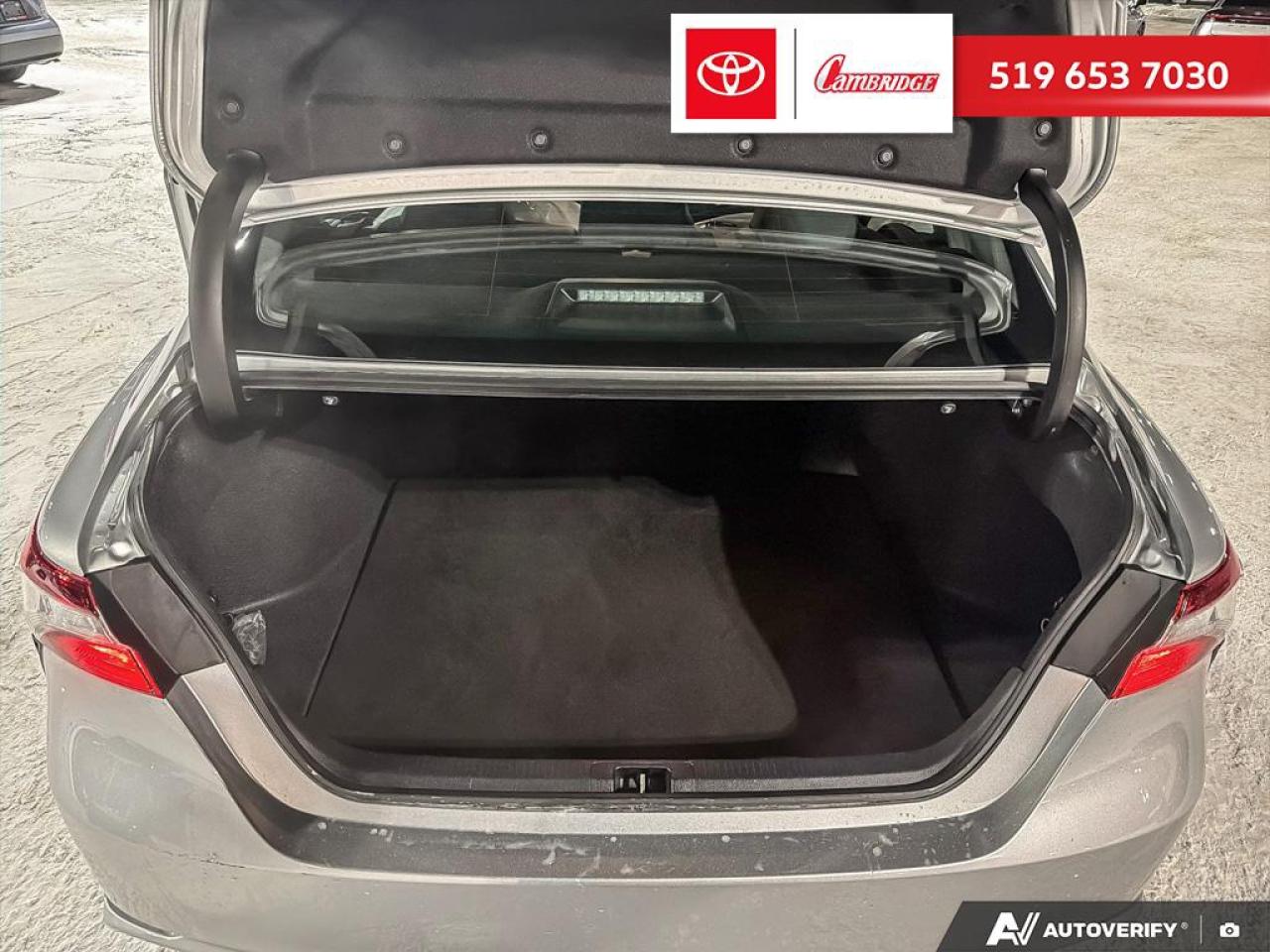 2022 Toyota Camry SE Photo