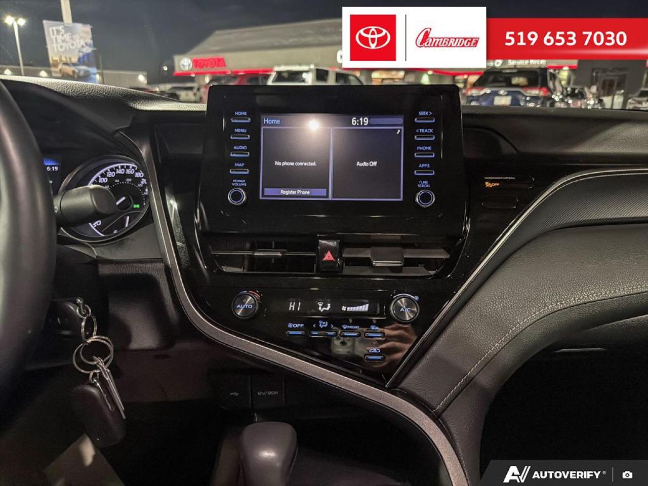 2022 Toyota Camry SE Photo