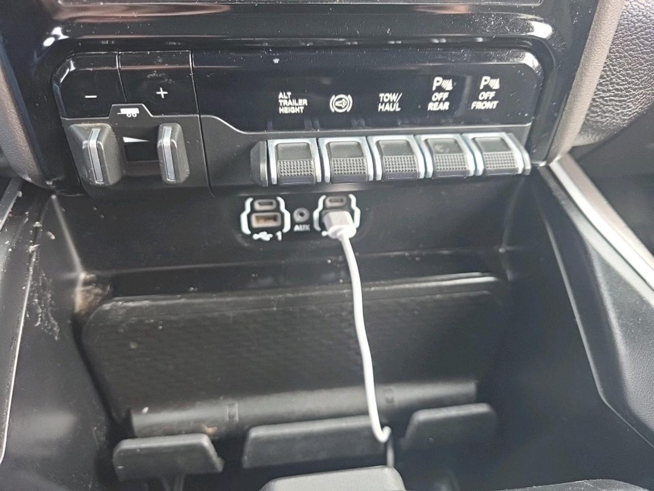 2022 RAM 3500 Big Horn SPORT APPEARANCE Photo