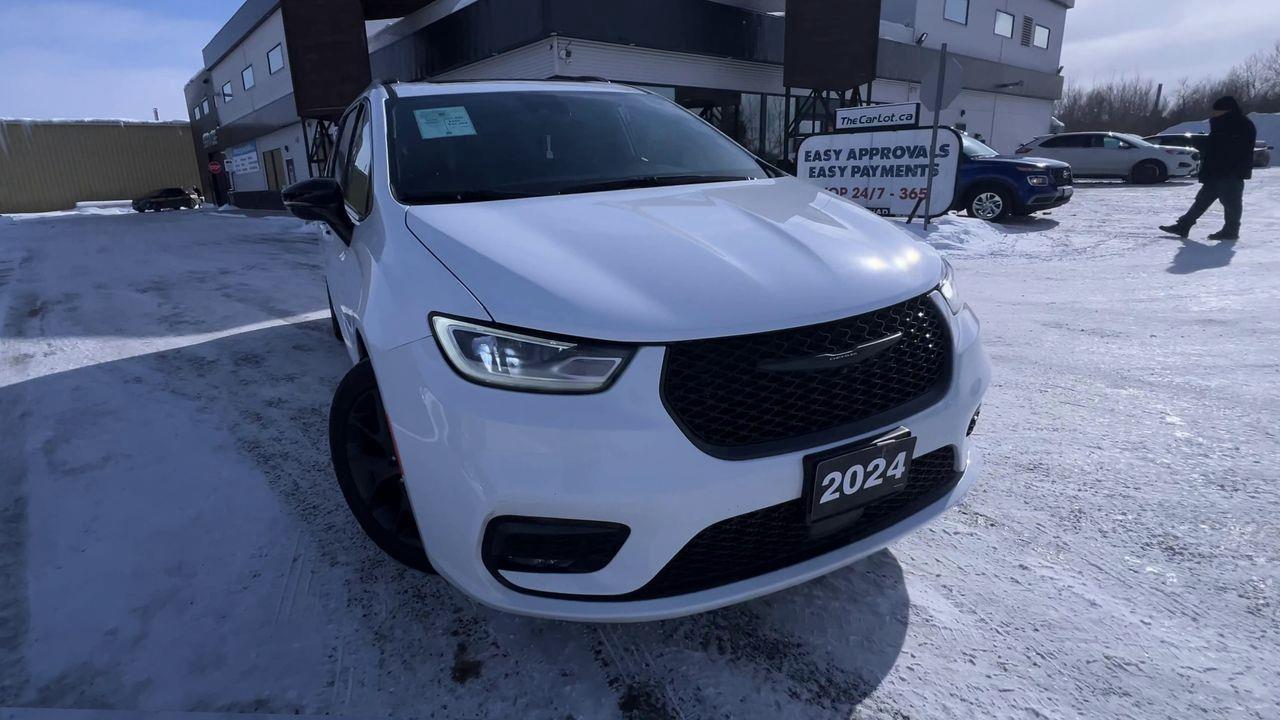 2024 Chrysler Pacifica Touring-L PREVIOUS DAILY RENTAL, SUNROOF, CRUISE CONTROL, HEATED FRONT SEATS, BACK UP CAM!! Photo2