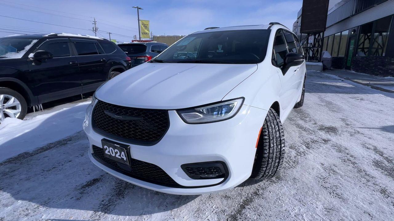 2024 Chrysler Pacifica Touring-L PREVIOUS DAILY RENTAL, SUNROOF, CRUISE CONTROL, HEATED FRONT SEATS, BACK UP CAM!! Photo3
