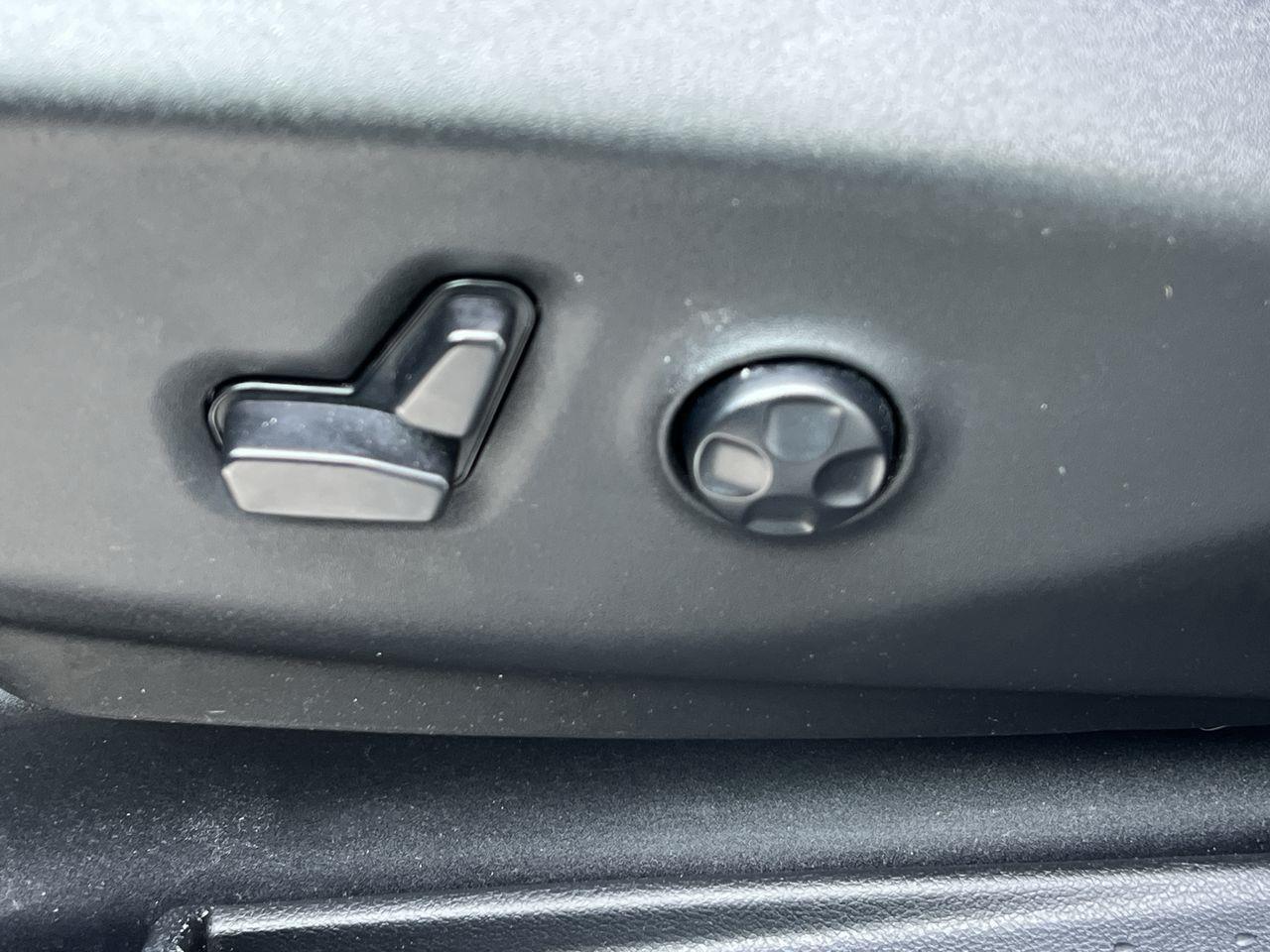 2024 Chrysler Pacifica Touring-L PREVIOUS DAILY RENTAL, SUNROOF, CRUISE CONTROL, HEATED FRONT SEATS, BACK UP CAM!! Photo