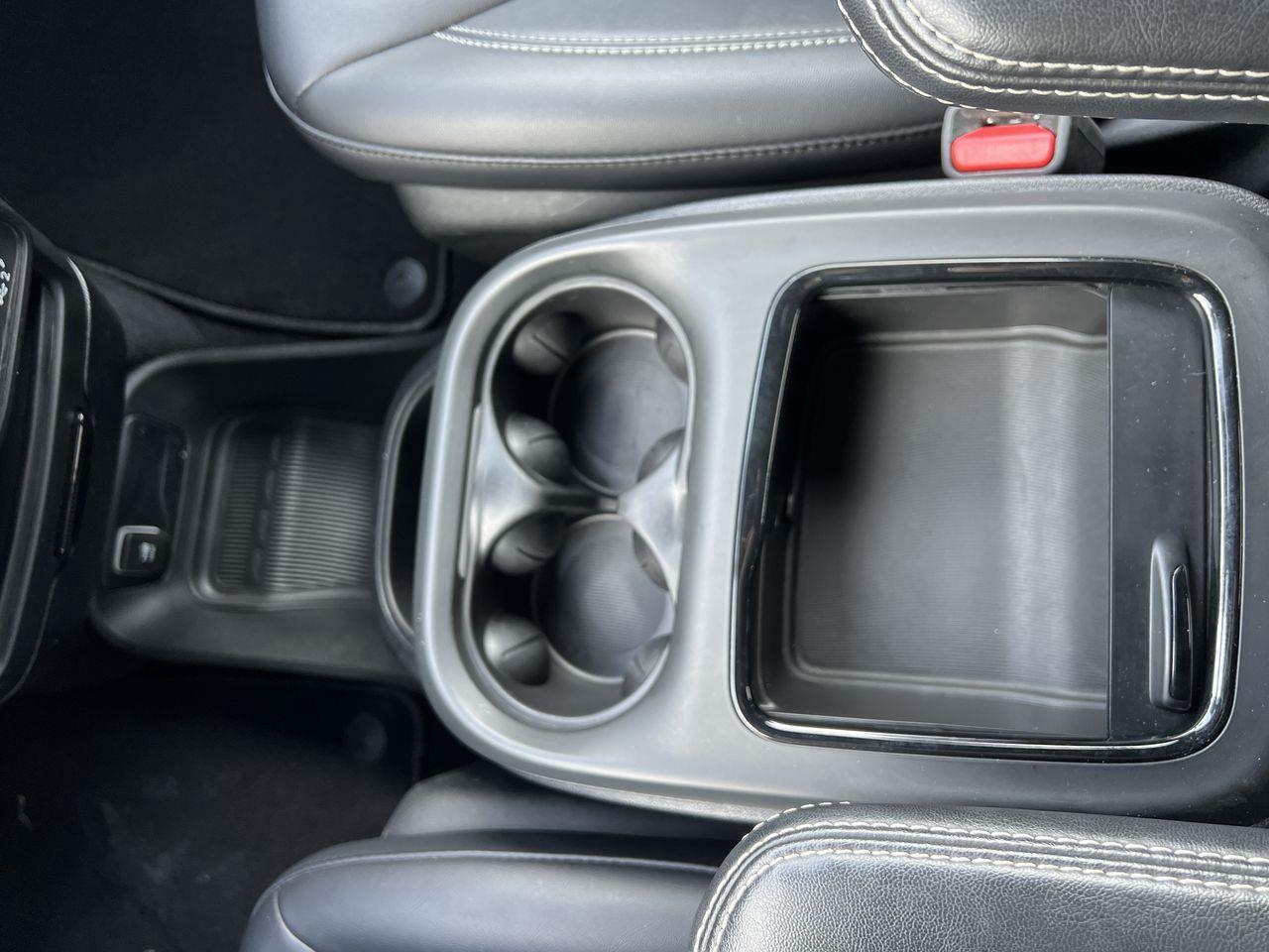 2024 Chrysler Pacifica Touring-L PREVIOUS DAILY RENTAL, SUNROOF, CRUISE CONTROL, HEATED FRONT SEATS, BACK UP CAM!! Photo