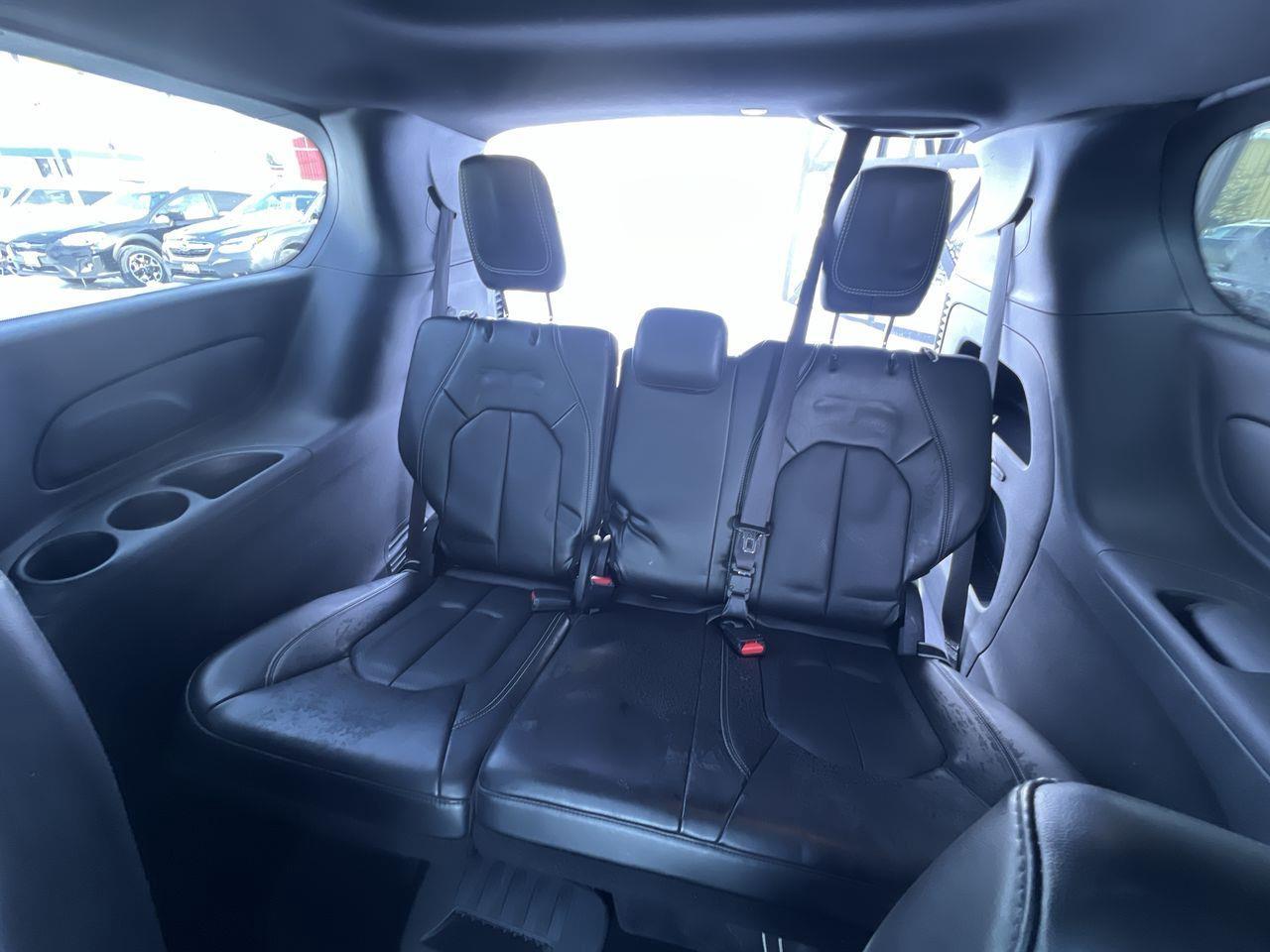 2024 Chrysler Pacifica Touring-L PREVIOUS DAILY RENTAL, SUNROOF, CRUISE CONTROL, HEATED FRONT SEATS, BACK UP CAM!! Photo