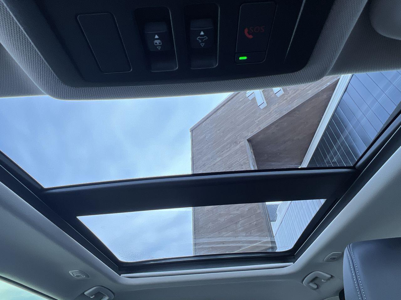 2023 Nissan Rogue SV Midnight Edition AWD, MOONROOF, LEATHER SEATS, SIRIUS X,. CRUISE CONTROL, POWER LIFTGATE, BACK UP CAM!! Photo