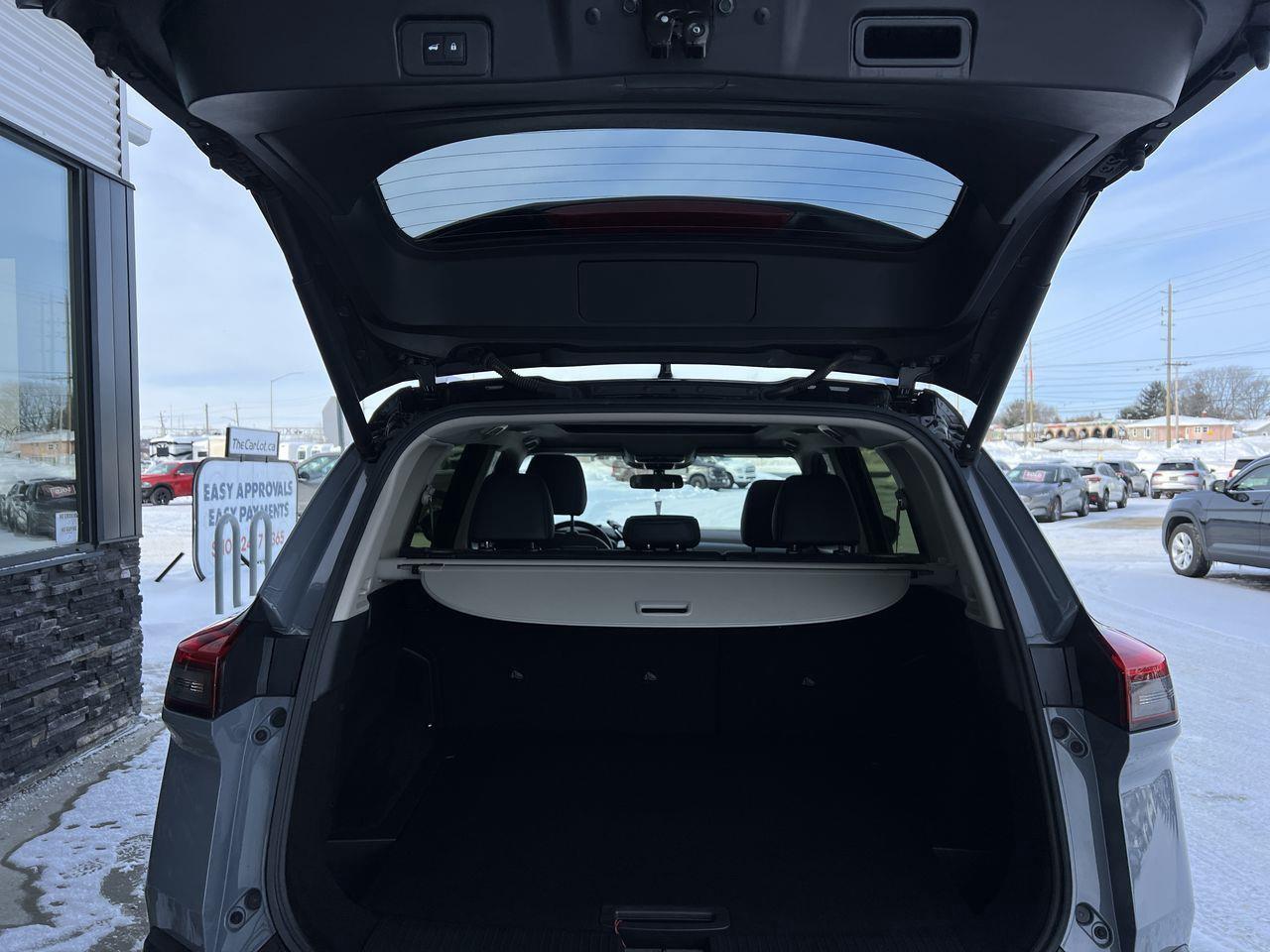 2023 Nissan Rogue SV Midnight Edition AWD, MOONROOF, LEATHER SEATS, SIRIUS X,. CRUISE CONTROL, POWER LIFTGATE, BACK UP CAM!! Photo