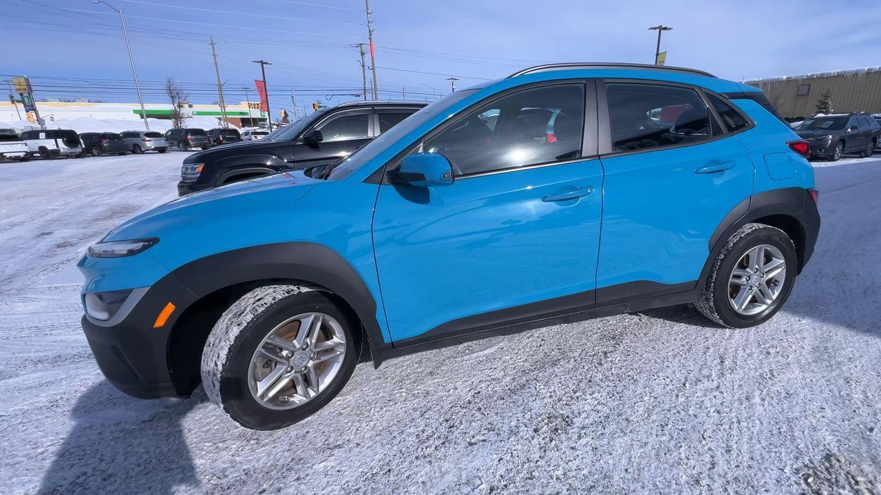 2022 Hyundai KONA 2.0L Essential AWD, HEATED FRONT SEATS, CRUISE CONTROL, BACK UP CAM!! Photo