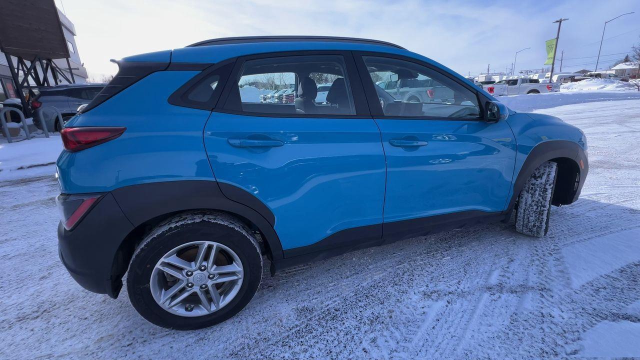 2022 Hyundai KONA 2.0L Essential AWD, HEATED FRONT SEATS, CRUISE CONTROL, BACK UP CAM!! Photo
