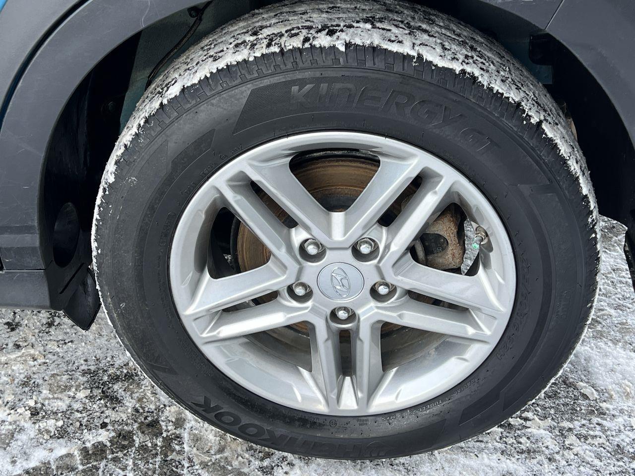 2022 Hyundai KONA 2.0L Essential AWD, HEATED FRONT SEATS, CRUISE CONTROL, BACK UP CAM!! Photo