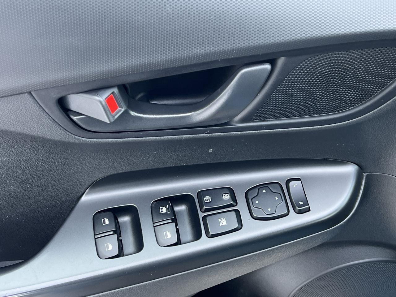 2022 Hyundai KONA 2.0L Essential AWD, HEATED FRONT SEATS, CRUISE CONTROL, BACK UP CAM!! Photo