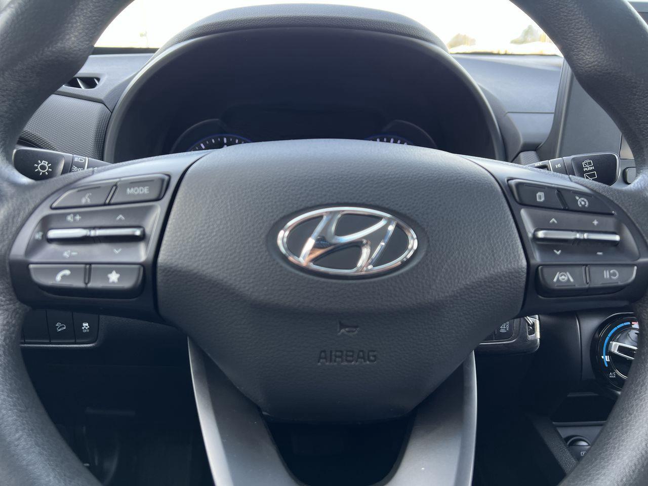 2022 Hyundai KONA 2.0L Essential AWD, HEATED FRONT SEATS, CRUISE CONTROL, BACK UP CAM!! Photo