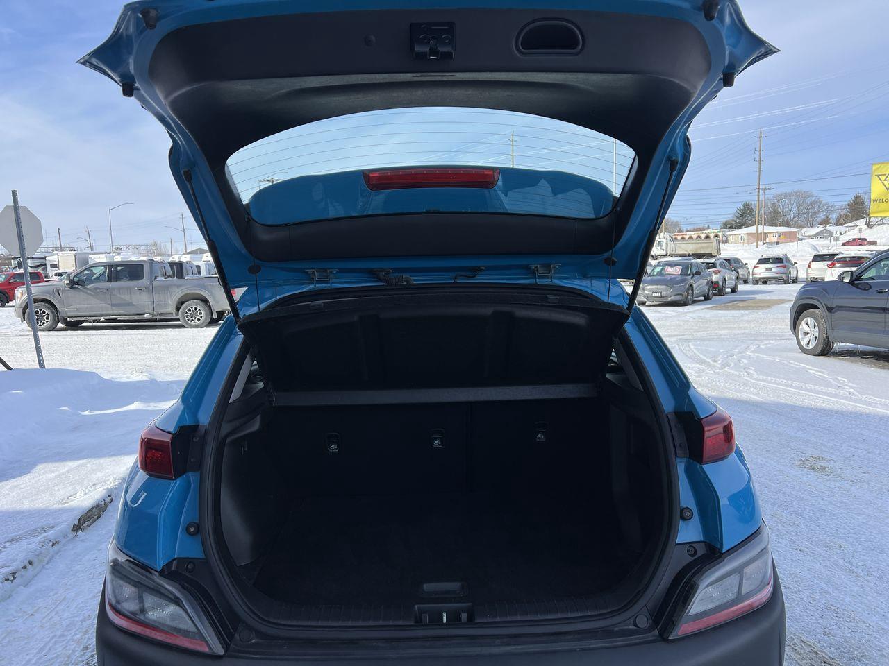 2022 Hyundai KONA 2.0L Essential AWD, HEATED FRONT SEATS, CRUISE CONTROL, BACK UP CAM!! Photo