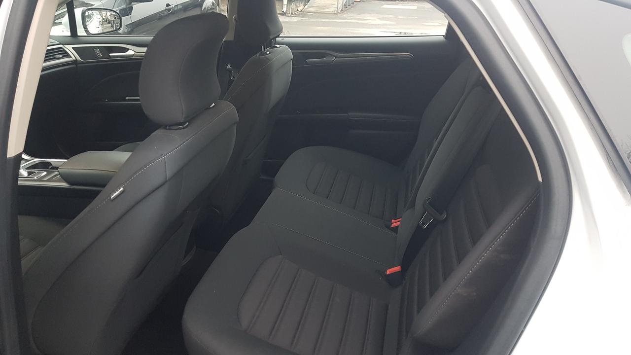 2017 Ford Fusion SE Photo