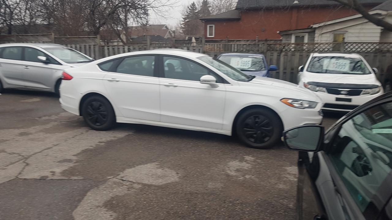 2017 Ford Fusion SE Photo