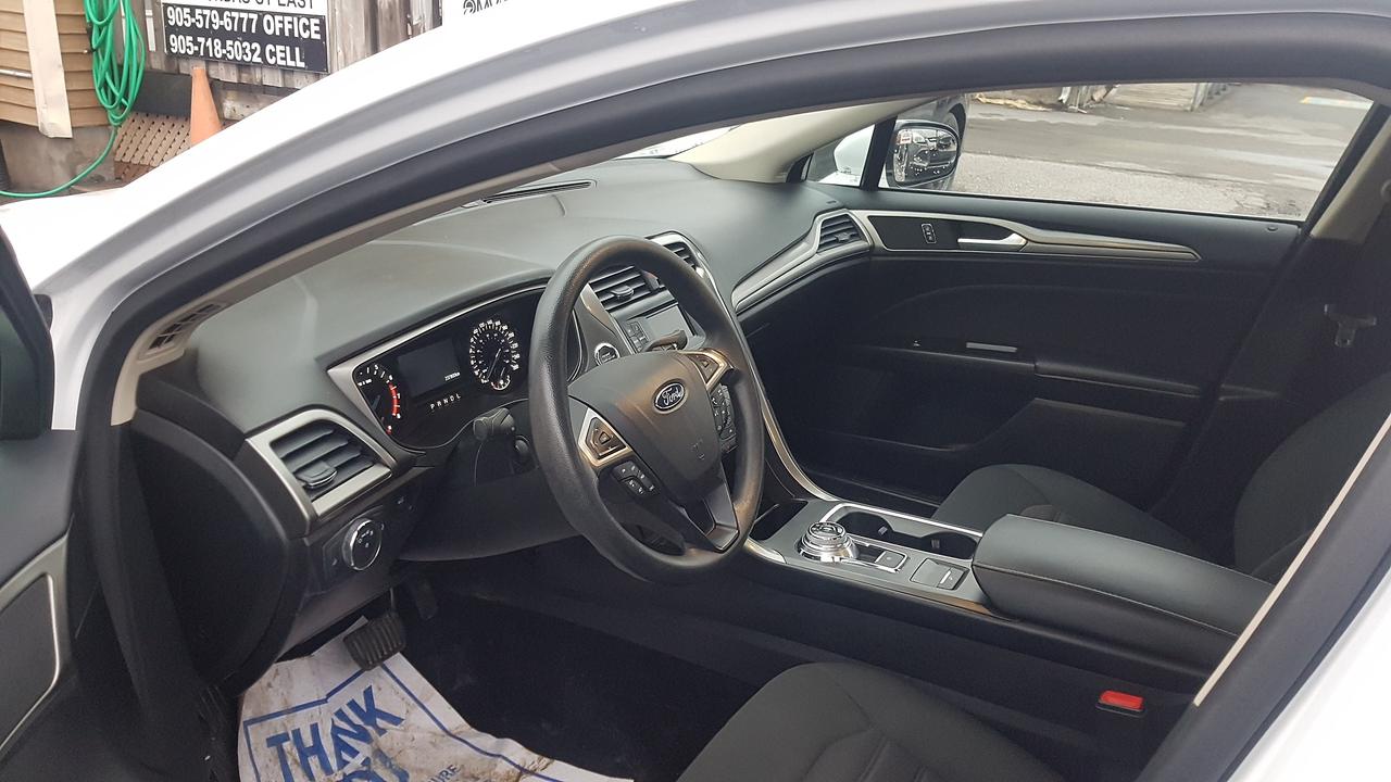 2017 Ford Fusion SE Photo