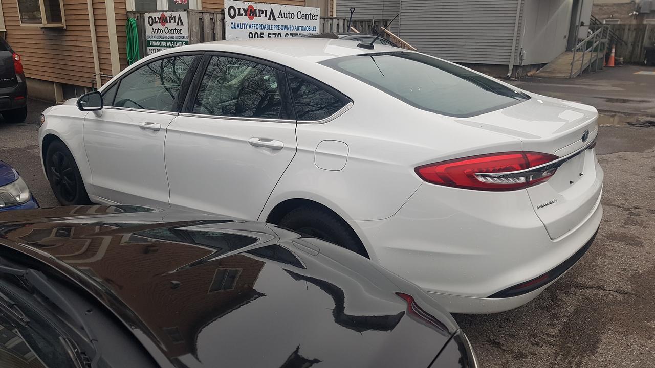 2017 Ford Fusion SE Photo4