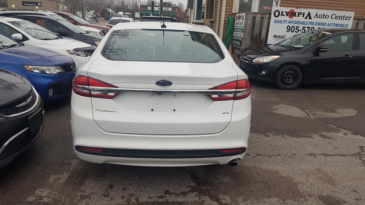 2017 Ford Fusion SE Photo3