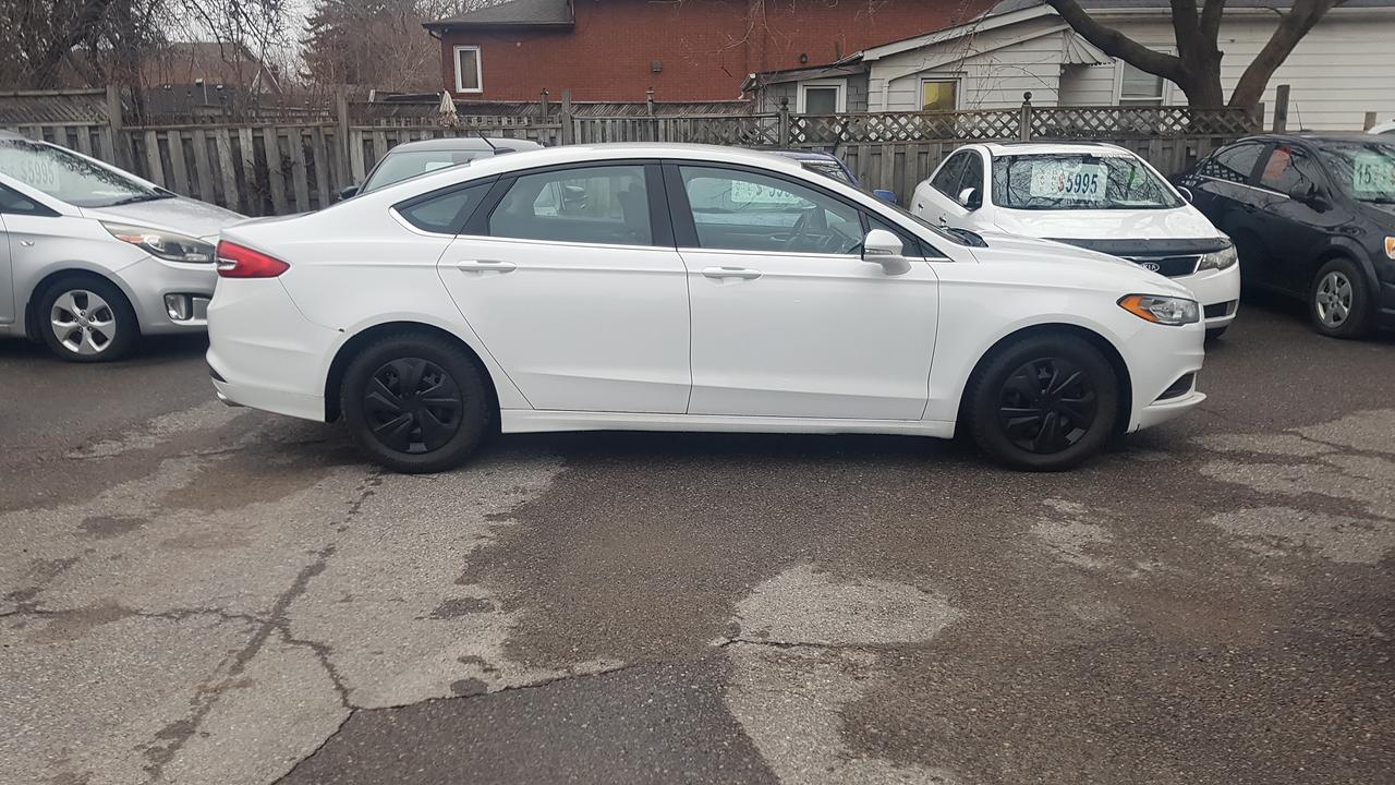 2017 Ford Fusion SE Photo