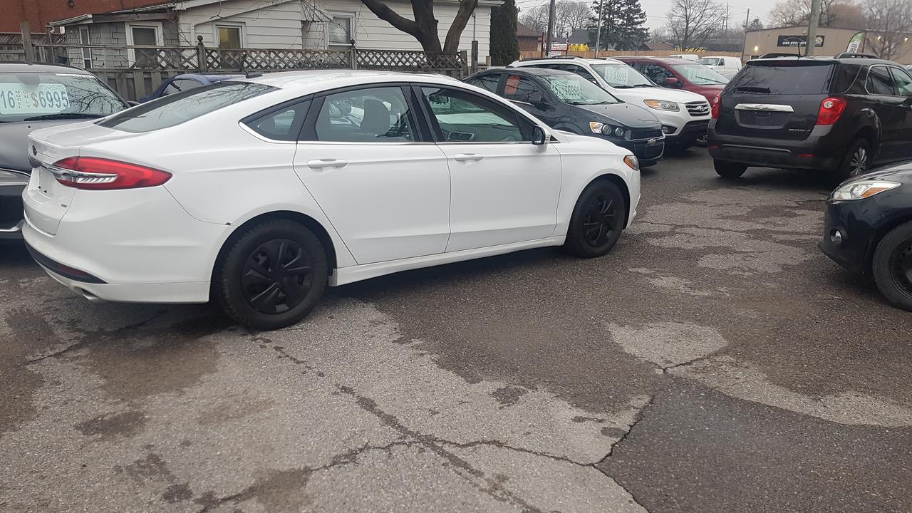2017 Ford Fusion SE Photo