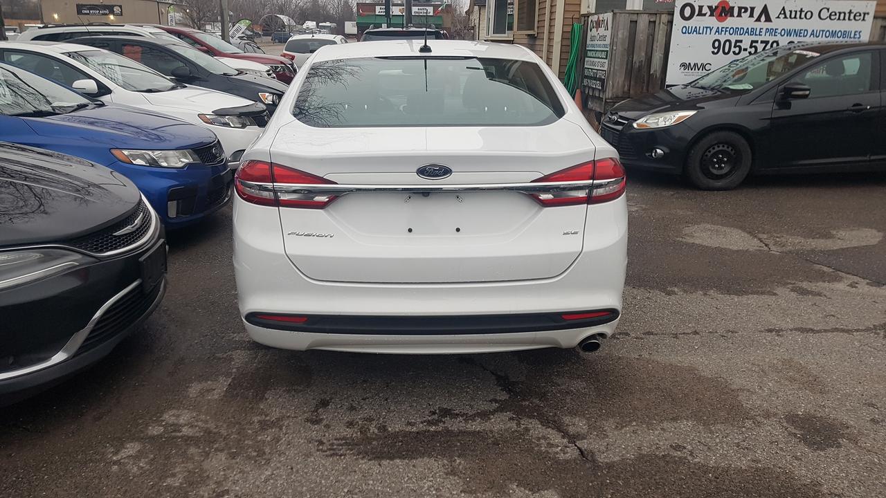 2017 Ford Fusion SE Photo