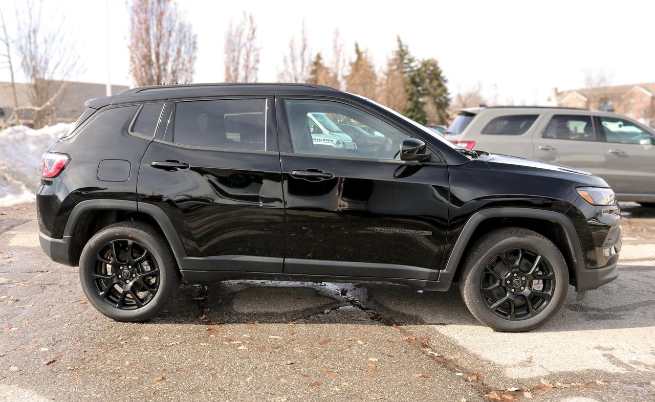2026 Jeep Compass NORTH 4X4 Photo3