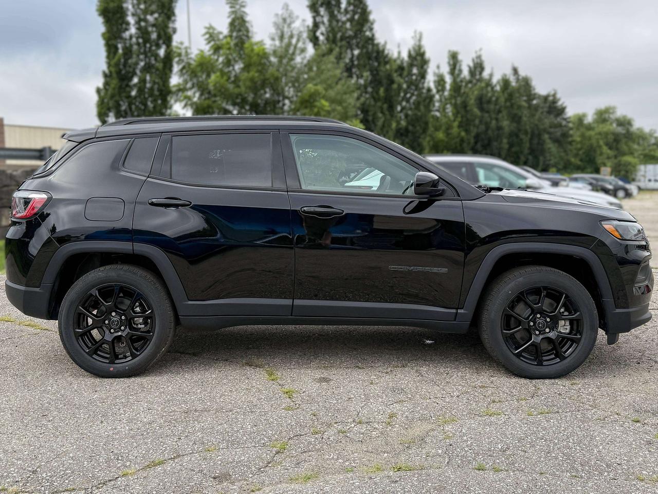 2026 Jeep Compass NORTH 4X4 Photo3