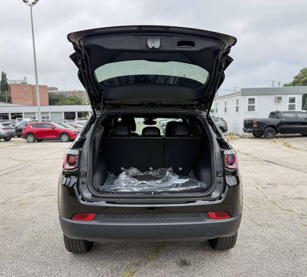 2026 Jeep Compass NORTH 4X4 Photo