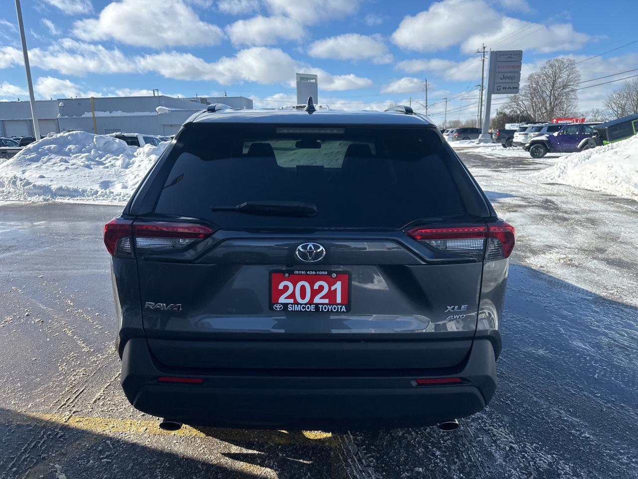 2021 Toyota RAV4 XLE Photo