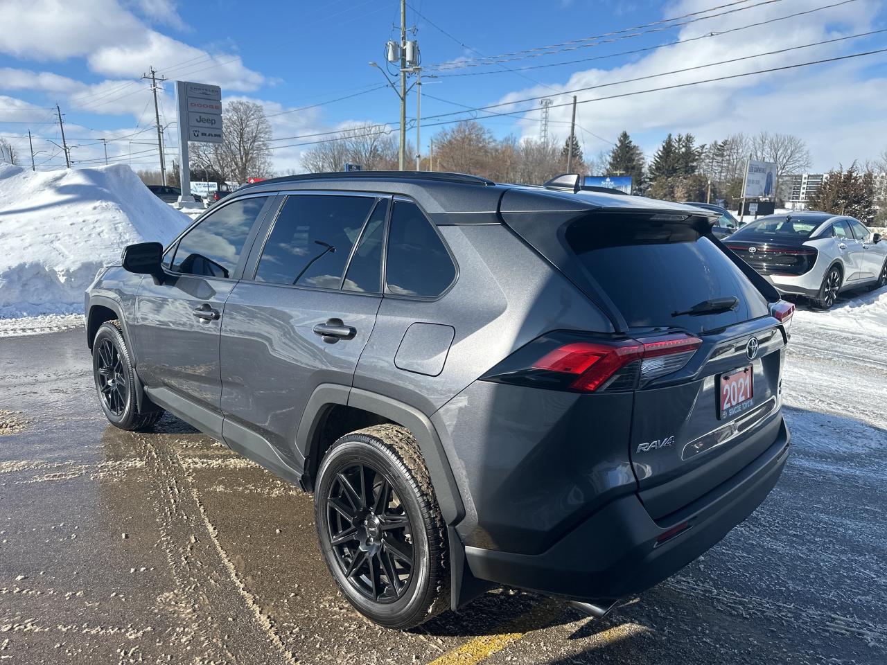 2021 Toyota RAV4 XLE Photo