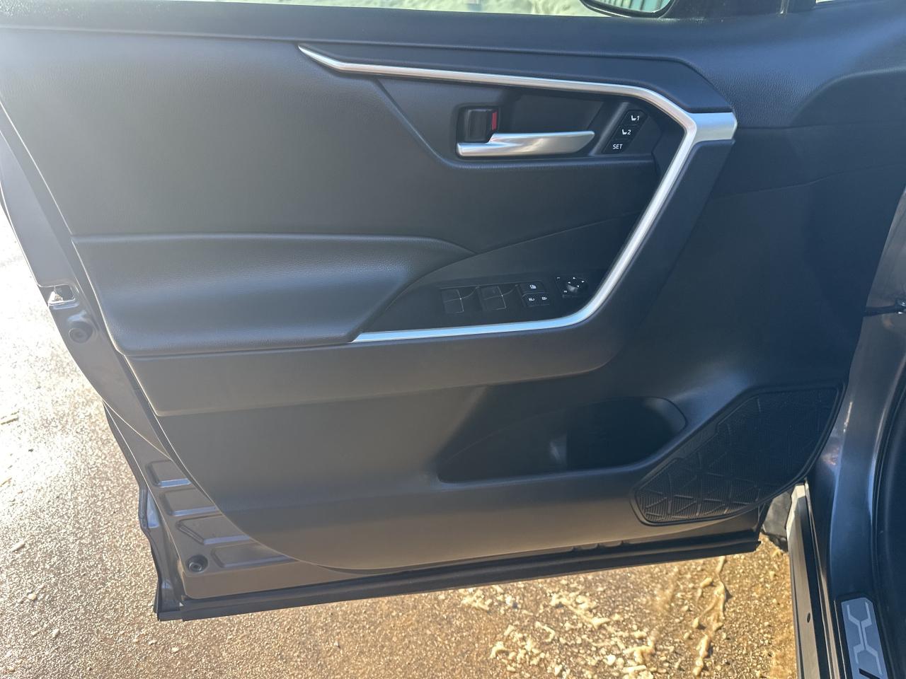 2021 Toyota RAV4 XLE Photo