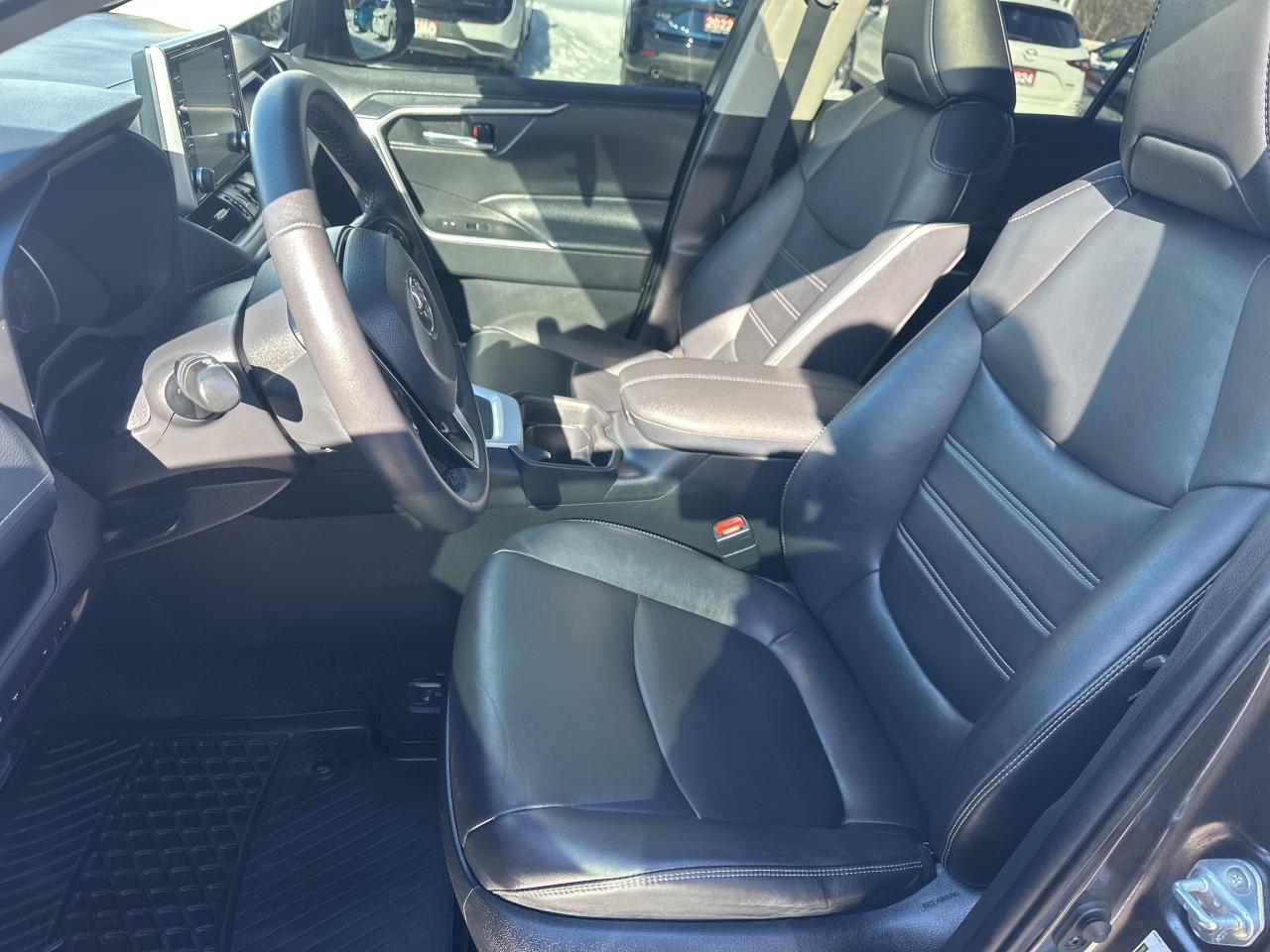 2021 Toyota RAV4 XLE Photo