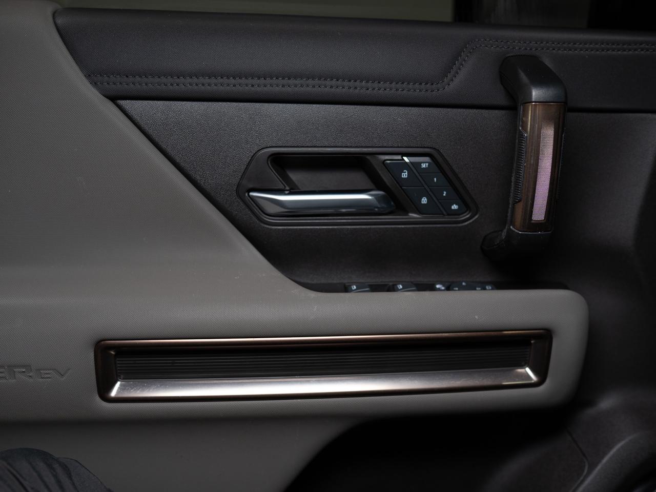 2024 GMC HUMMER EV SUV 3X | MATTE BLACK | BOSE Photo