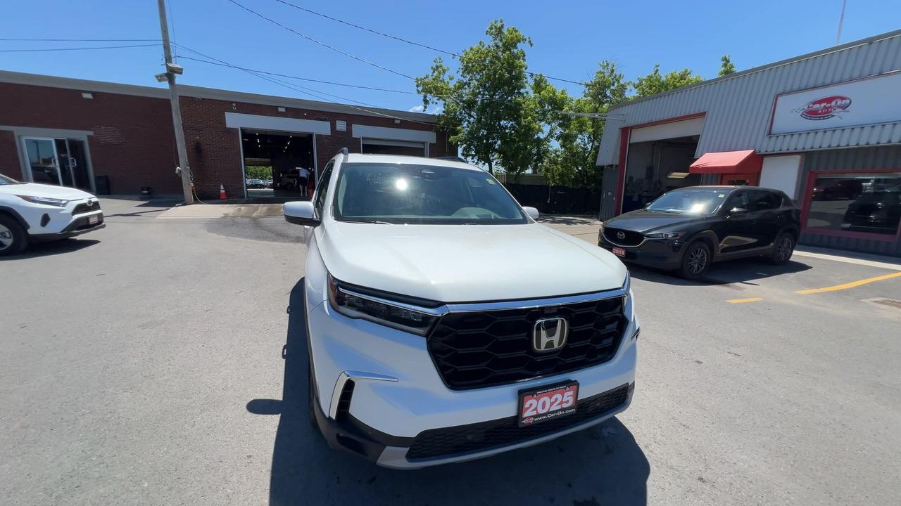 2025 Honda Pilot TOURING AWD |8-PASS|ONLY 1300KMS |LEATHER |CARPLAY Photo2
