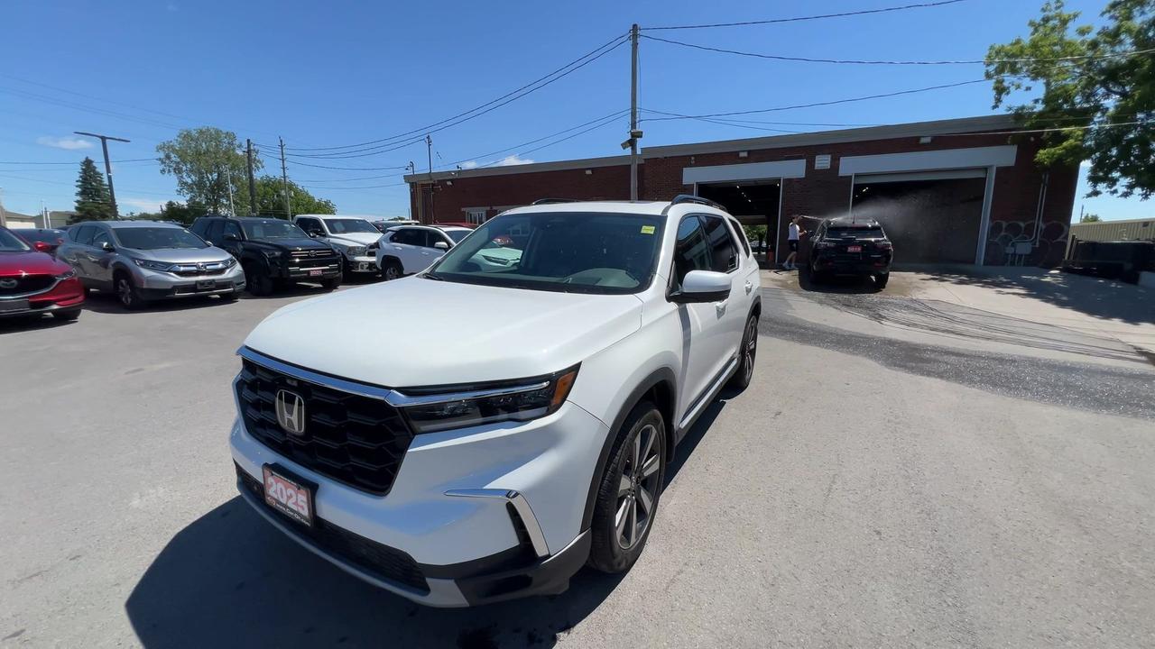 2025 Honda Pilot TOURING AWD |8-PASS|ONLY 1300KMS |LEATHER |CARPLAY Photo3