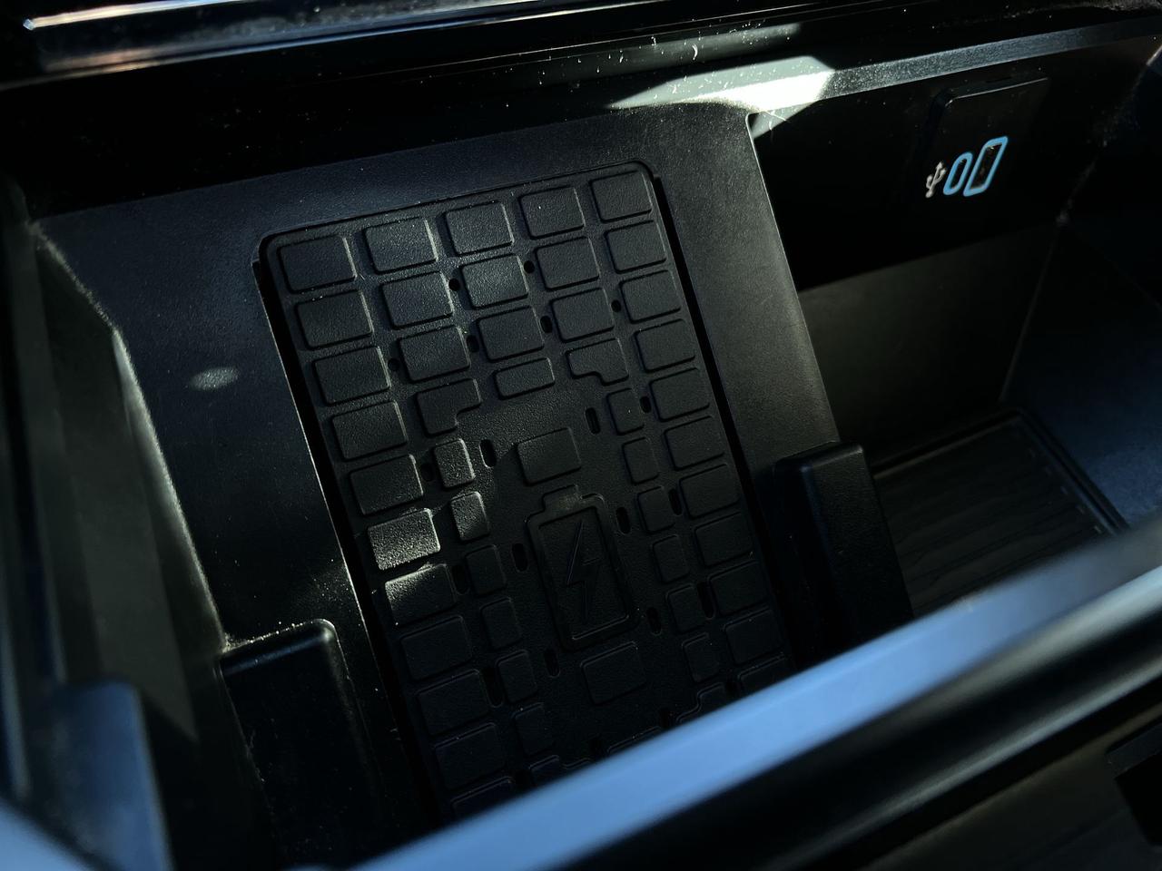 2024 Ford F-250 LARIAT 4X4 |CREW | 6.7L DIESEL | 8FT BOX | BLK PKG Photo