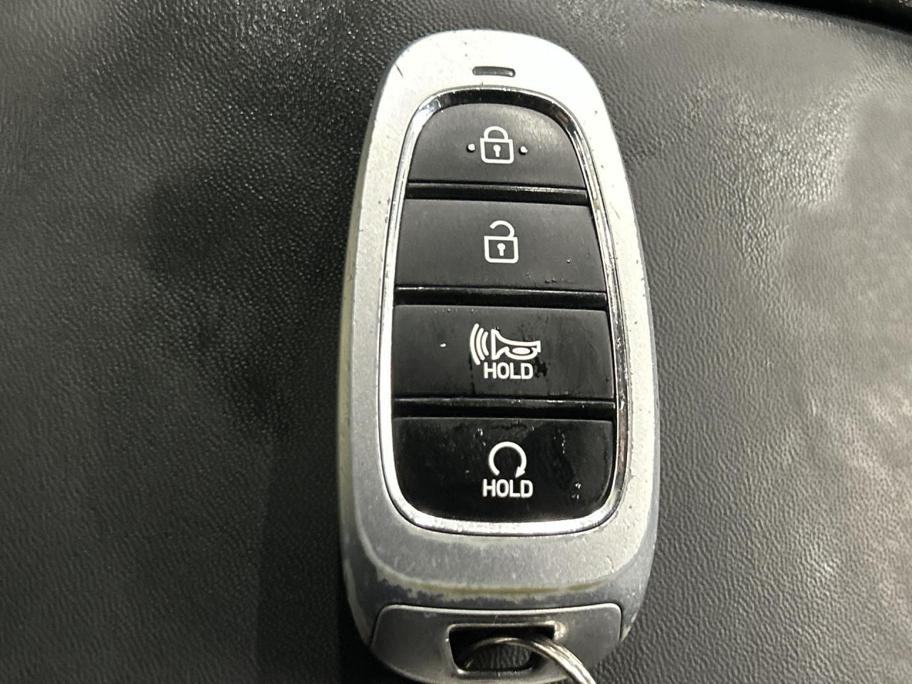 2022 Hyundai Santa Fe PREFERRED AWD | HTD SEATS | CARPLAY | REMOTE START Photo