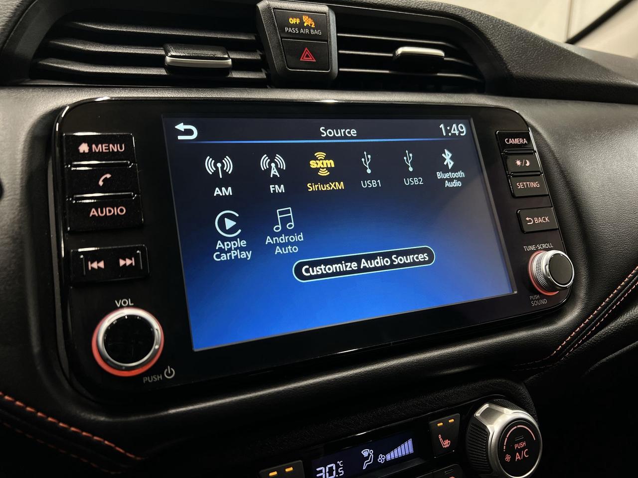 2024 Nissan Versa SR | HTD SEATS | CARPLAY |17IN ALLOYS | BLIND SPOT Photo