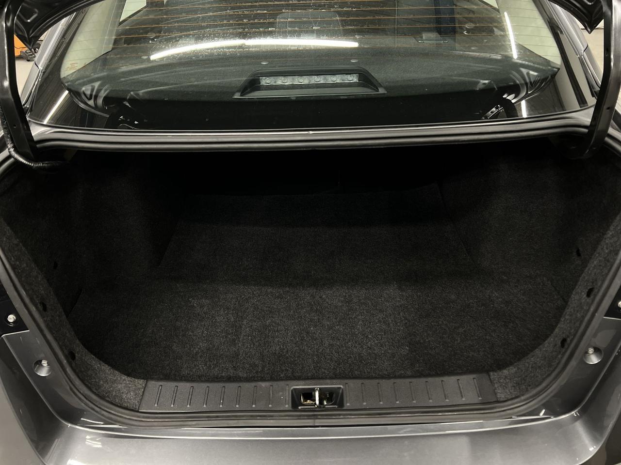 2024 Nissan Versa SR | HTD SEATS | CARPLAY |17IN ALLOYS | BLIND SPOT Photo