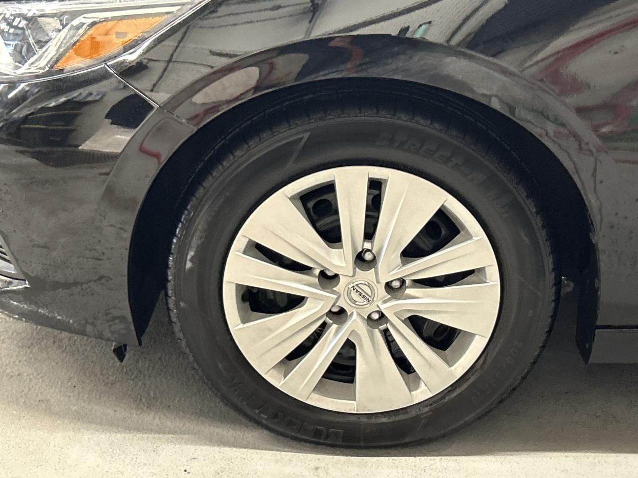 2022 Nissan Sentra AUTOMATIC | LOW KMS! | HTD SEATS | CARPLAY | A/C Photo