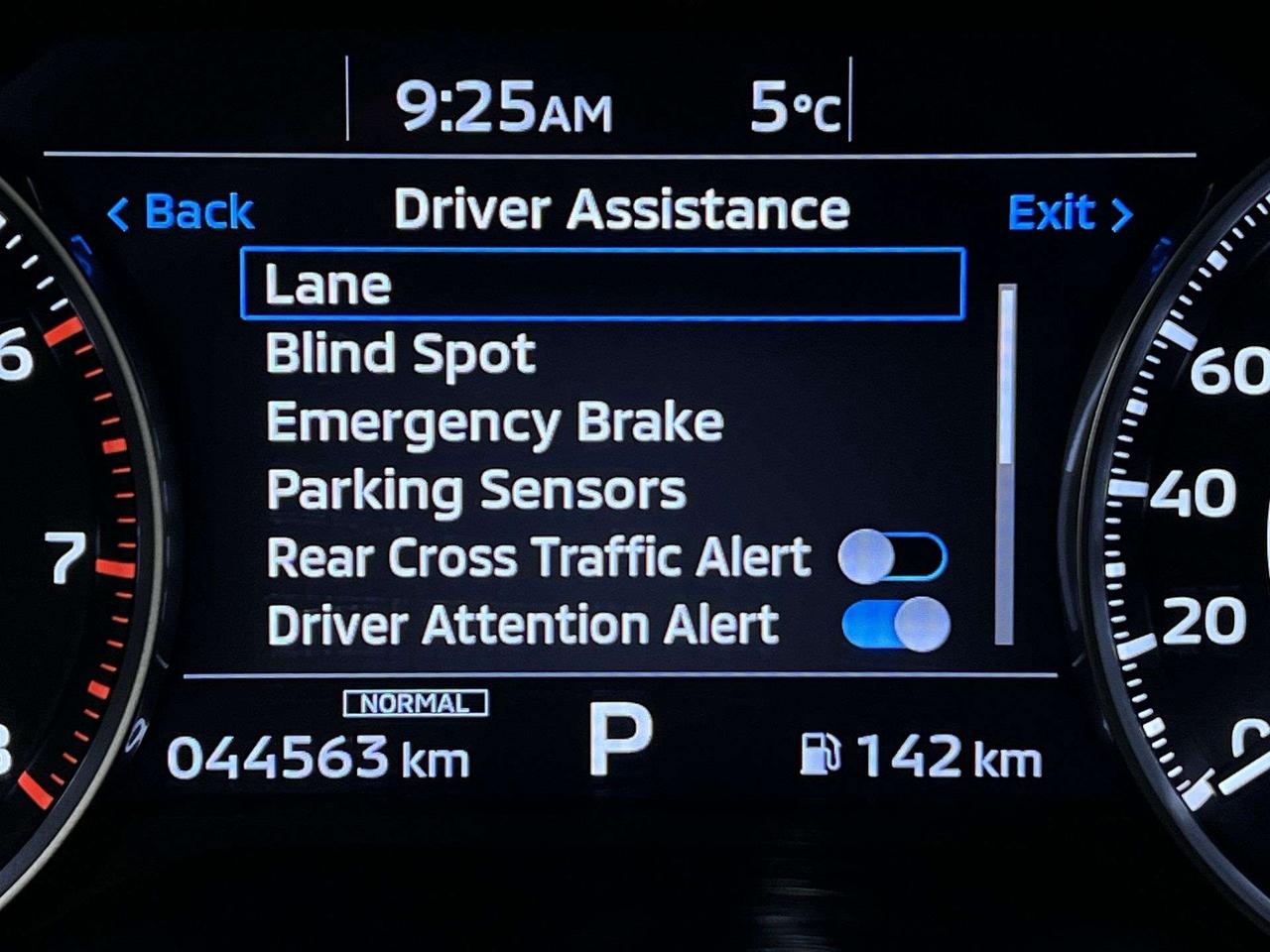 2023 Mitsubishi Outlander NOIR AWD | 7-PASS | HTD LEATHER | CARPLAY |ALLOYS Photo