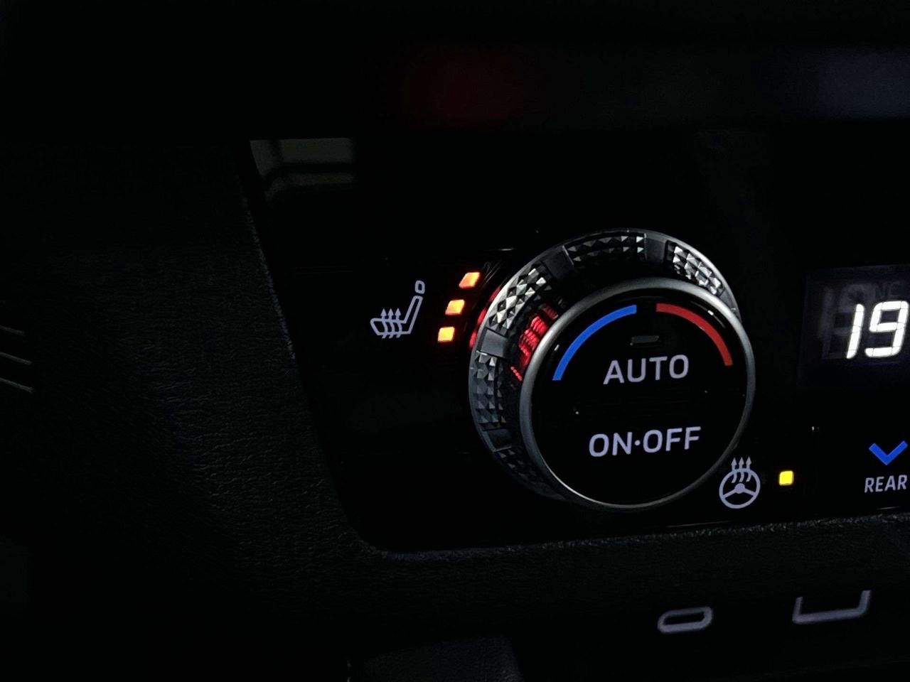 2023 Mitsubishi Outlander NOIR AWD | 7-PASS | HTD LEATHER | CARPLAY |ALLOYS Photo