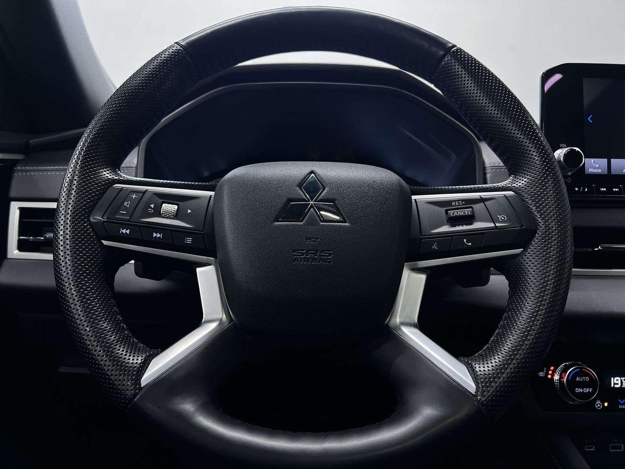 2023 Mitsubishi Outlander NOIR AWD | 7-PASS | HTD LEATHER | CARPLAY |ALLOYS Photo