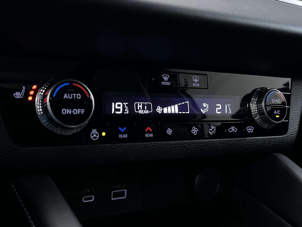 2023 Mitsubishi Outlander NOIR AWD | 7-PASS | HTD LEATHER | CARPLAY |ALLOYS Photo