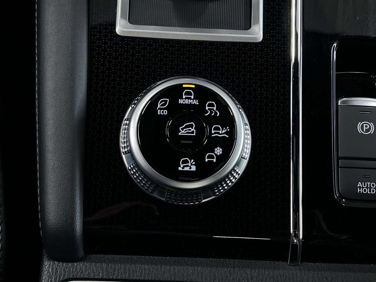 2023 Mitsubishi Outlander NOIR AWD | 7-PASS | HTD LEATHER | CARPLAY |ALLOYS Photo
