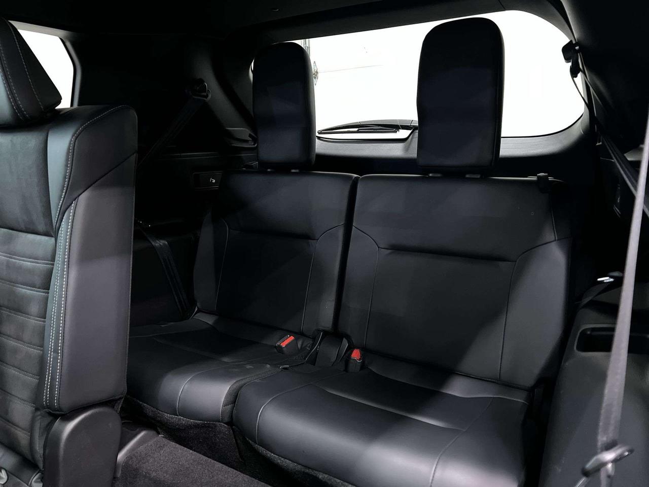 2023 Mitsubishi Outlander NOIR AWD | 7-PASS | HTD LEATHER | CARPLAY |ALLOYS Photo