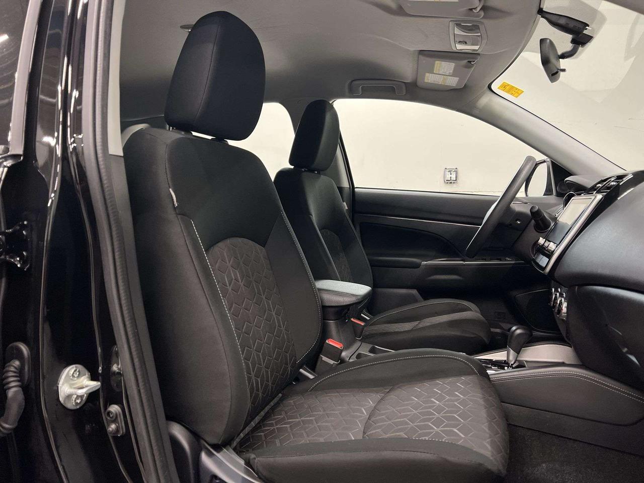 2024 Mitsubishi RVR AWD | HEATED SEATS | CARPLAY | REAR CAM | A/C Photo