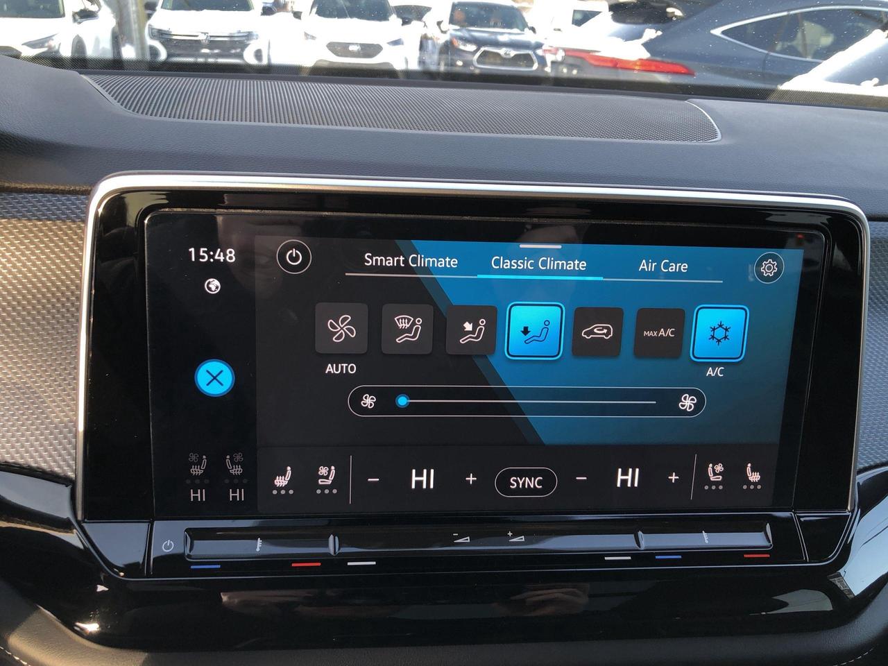 2024 Volkswagen Atlas Cross Sport 2.0 TSI Highline BLACK WHEELS PKG, 20 ALLOYS, NAVI Photo