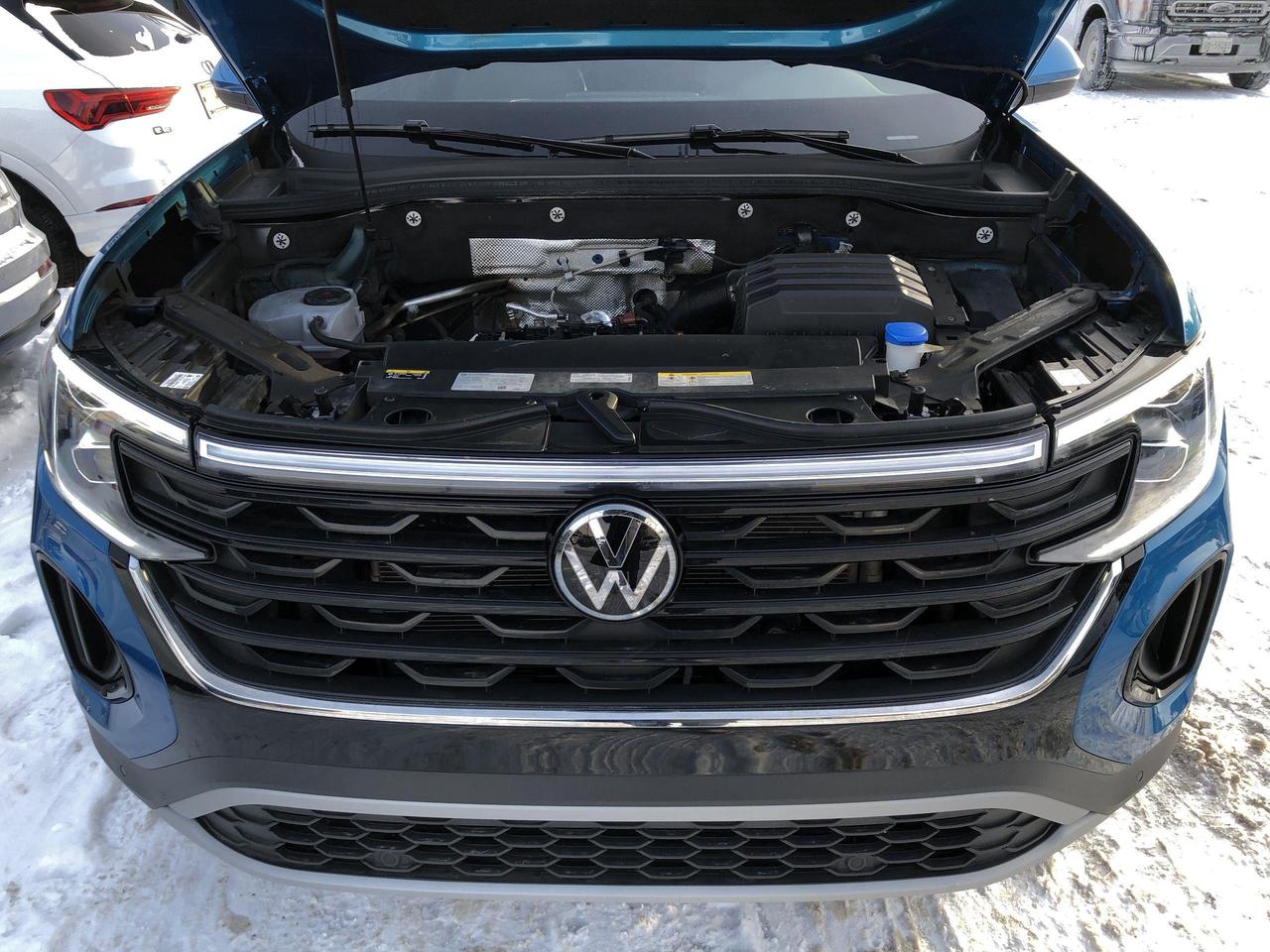 2024 Volkswagen Atlas Cross Sport 2.0 TSI Highline BLACK WHEELS PKG, 20 ALLOYS, NAVI Photo